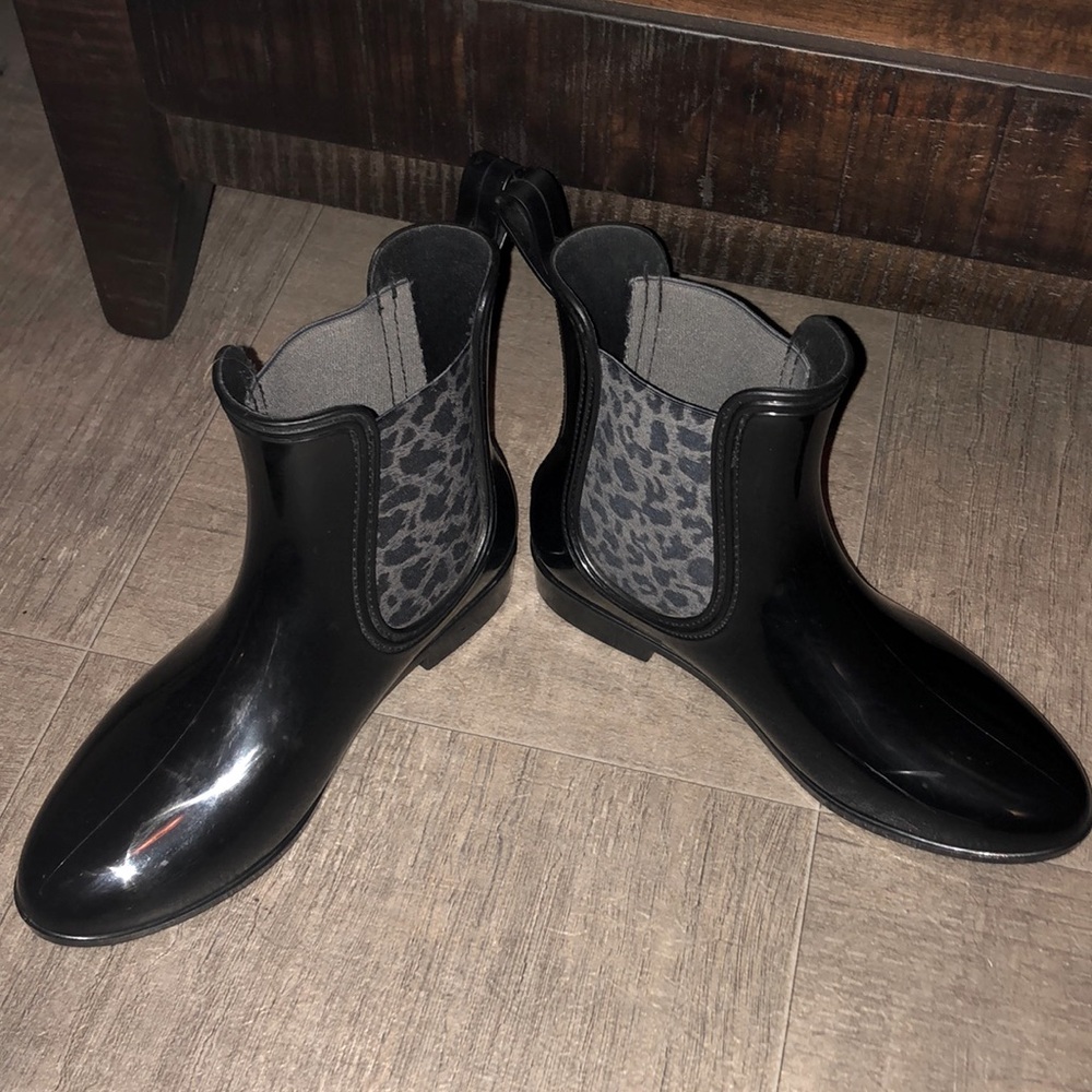 London Fog rain booties. Size 38. Very good condition